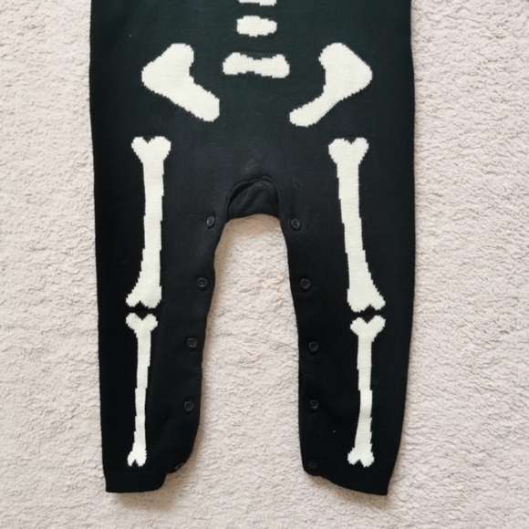 2/25 GAP skeleton knit onesieGAP - Picture 3 of 9